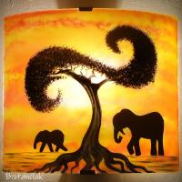 Appliques murales jaune orange décorées d'un éléphant et de son petit
